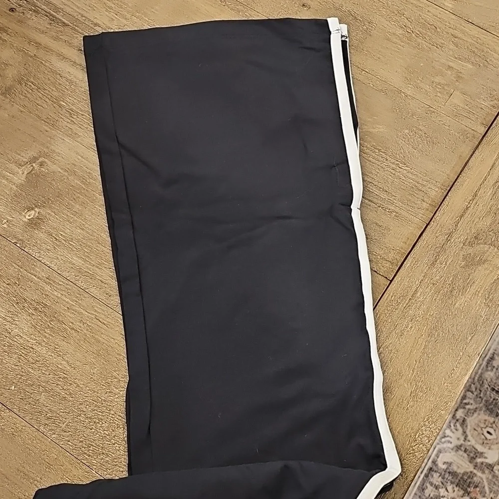 Black Leggings with White Stripe from Victoria's Secret - Picture 2 of 10